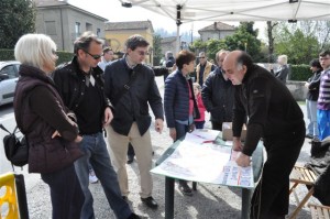 Il sindaco Giancarlo Aldeghi al gazebo della votazione