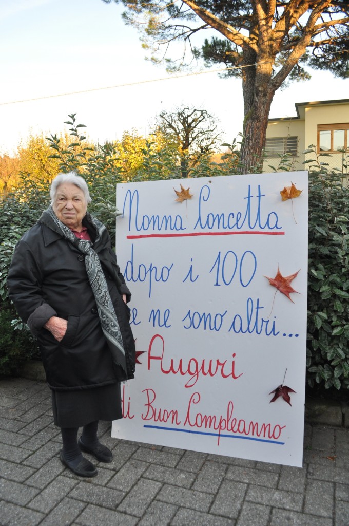 l cartello preparato per l’occasione dai vicini di casa