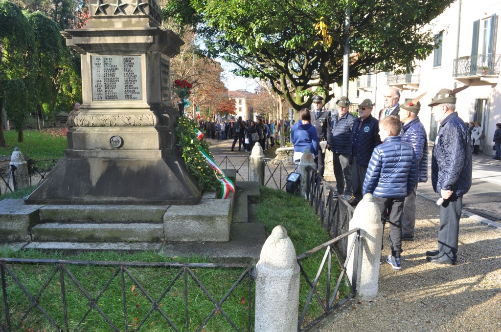  Al monumento ai Caduti Parco Rimembranze 