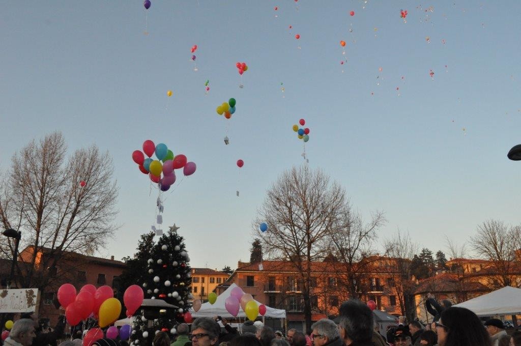  I palloncini si alzano in cielo