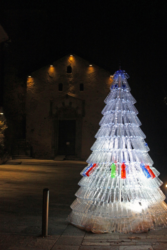  L'albero del Riciclo e della bellezza sul piazzale della Canonica