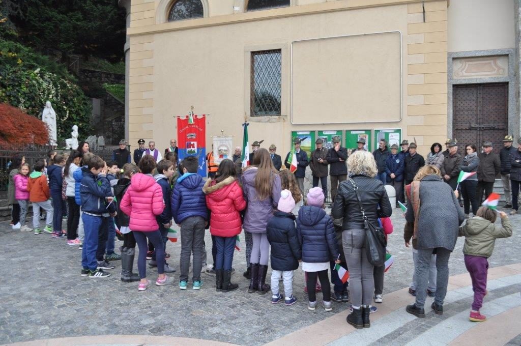 Gli alunni e i bambini della Primaria e della Materna